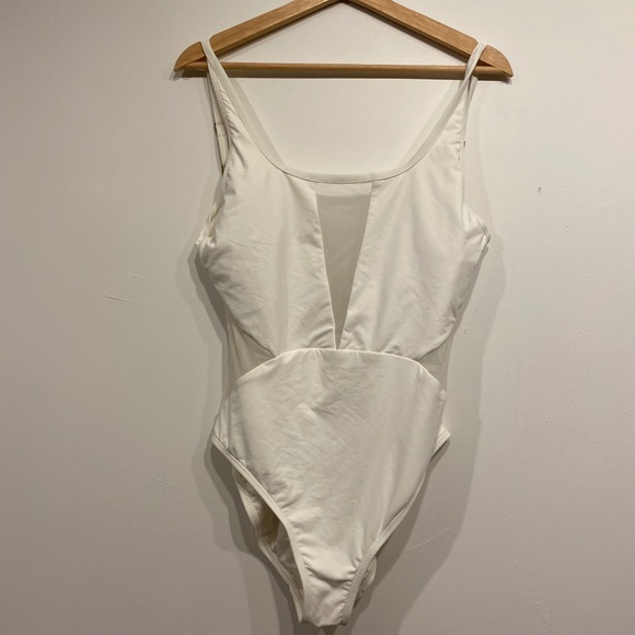 La Blanca White Inset Mesh One Piece Padded Swim Suit Size 12 - Picture 1 of 4